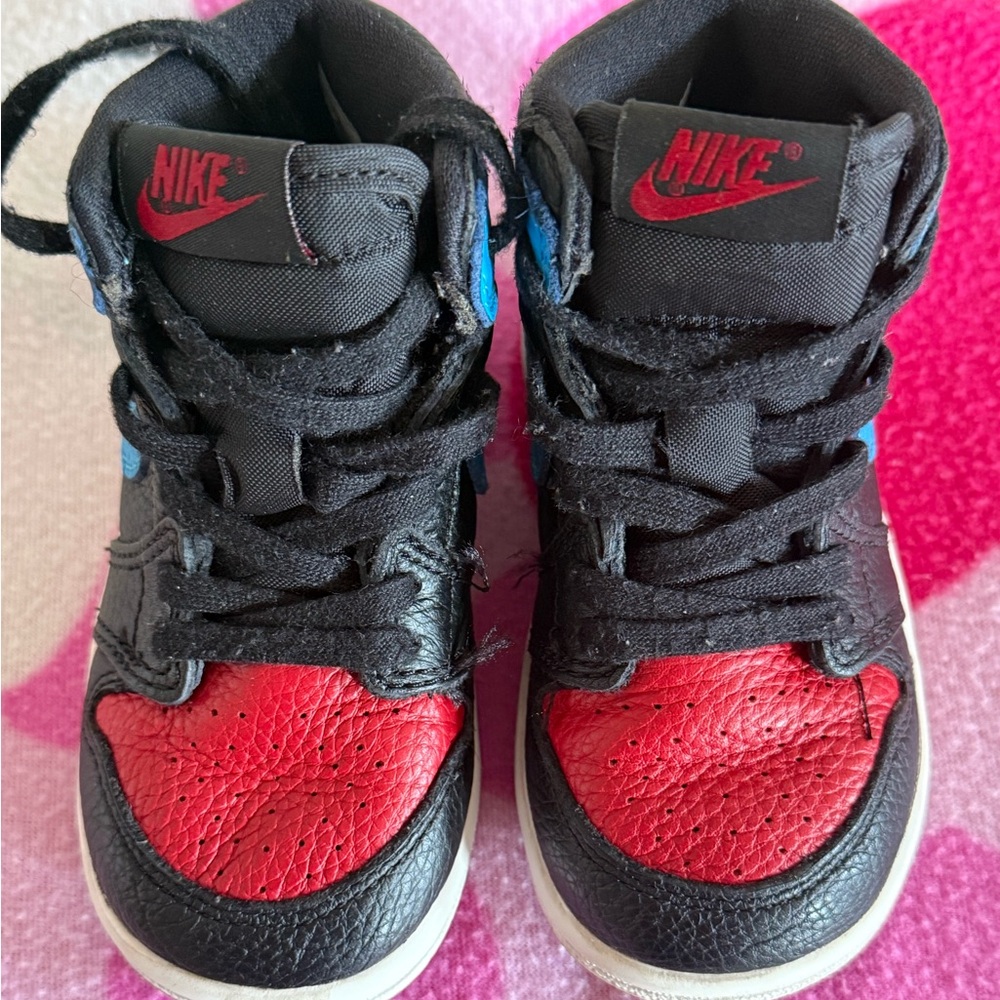 Nike Kids Black and Red Sneakers